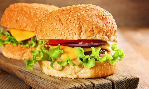 Begini Cara Membuat Daging Burger Tebal yang Bikin Ngiler!