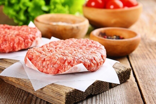Begini Cara Membuat Daging Burger Tebal yang Bikin Ngiler!
