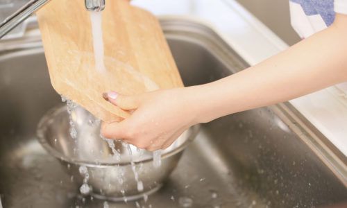 Inilah Cara Membersihkan Talenan Sesuai Bahannya Agar Bebas dari Bakteri