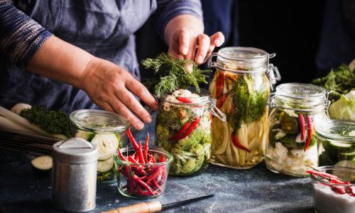 5 Cara Mengawetkan Makanan yang Bisa Dilakukan di Rumah
