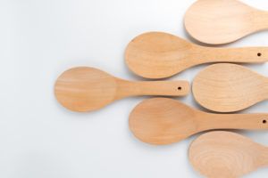 5 Cara Merawat Sutil Kayu Agar Bebas Jamur dan Bakteri