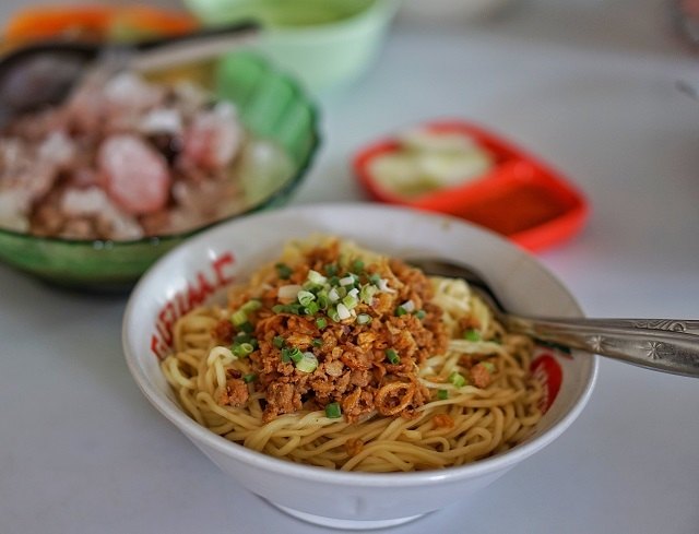 8 Jajanan Bandung yang Bikin Kamu Ketagihan