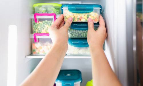Maksimalkan Fungsi Freezer Kulkas untuk Mengawetkan Makanan Dengan Cara Ini