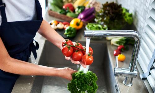 Tips Mudah Menjaga Kebersihan Bak Cucian Piring dan Keran Dapur