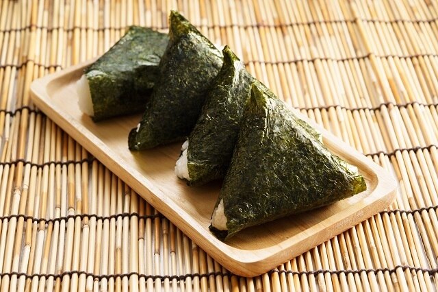 5 Inspirasi Resep Onigiri Untuk Bekal Makan Siangmu