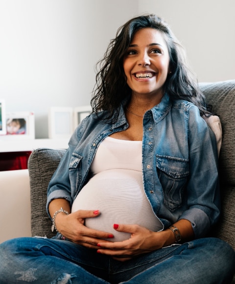 Pregnant woman wearing pregnancy-safe deodorant