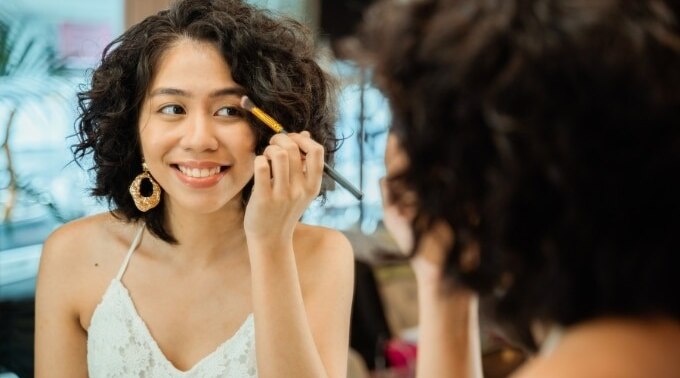 Mastering Eyeshadow Brushes: A Visual Application Guide