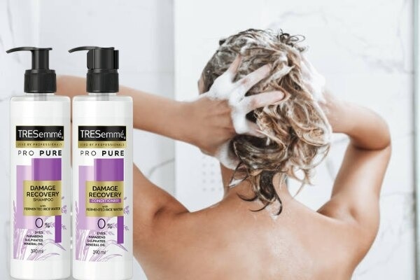 hot oil treatment for hair woman brunette