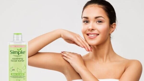How to Apply Toner According to Your Skin Type | Top Tips woman mirror
