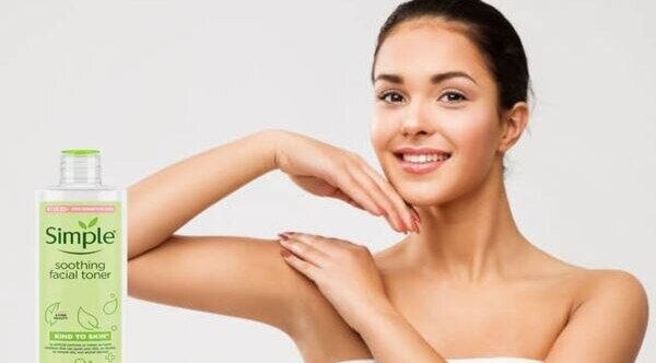 How to Apply Toner According to Your Skin Type | Top Tips woman mirror