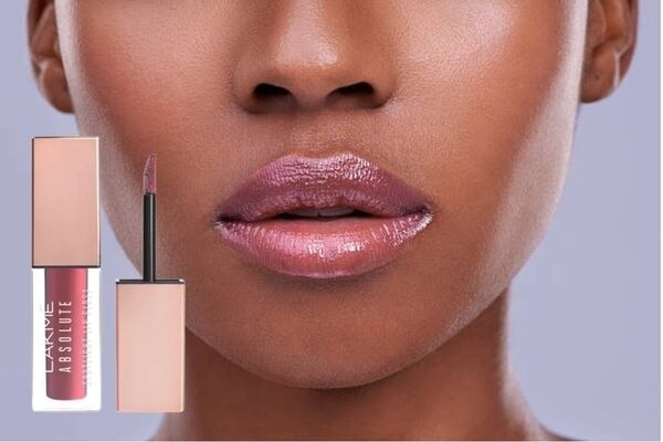 How to Choose Between Lipstick or Lip Gloss
