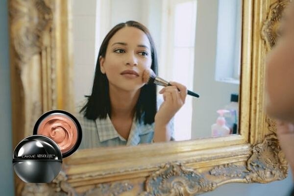Concealer or Foundation? What is the Difference? woman dark skin brush