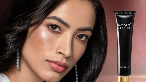 how to use primer on face in hindi woman