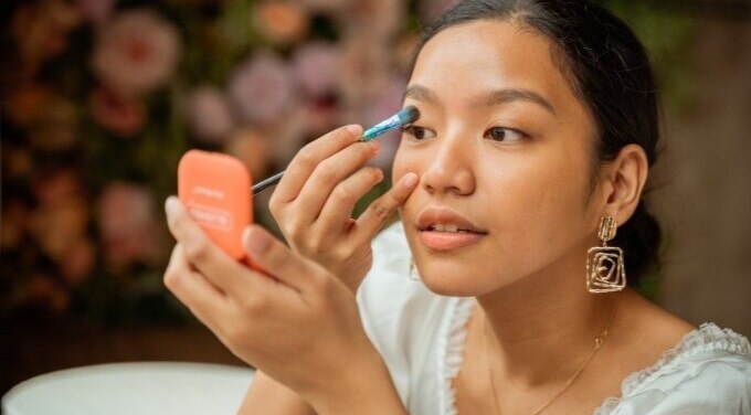 FAQs about Eyeshadow Brush Application