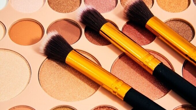 FAQs about Eyeshadow Brush Application