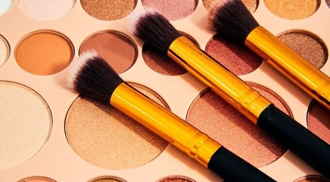 FAQs about Eyeshadow Brush Application