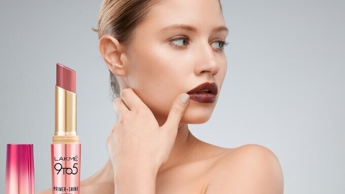 5. The Return of Gloss: Lustrous Lips Make a Comeback