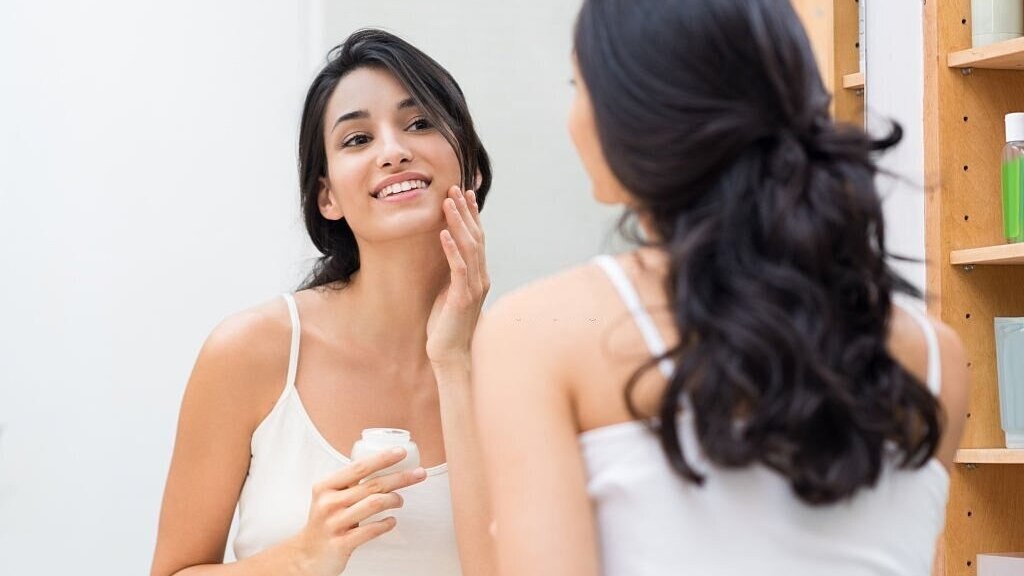 Ways to Incorporate Vitamin E Capsules into Your Skincare Routine