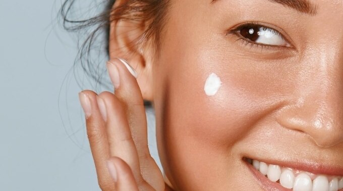 Keep Oily Skin In Check This Monsoon With These Water-Based Moisturisers