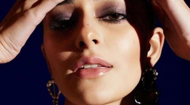 Embrace The Monsoon Chill With Frosty Metallic Eyes—Here's How