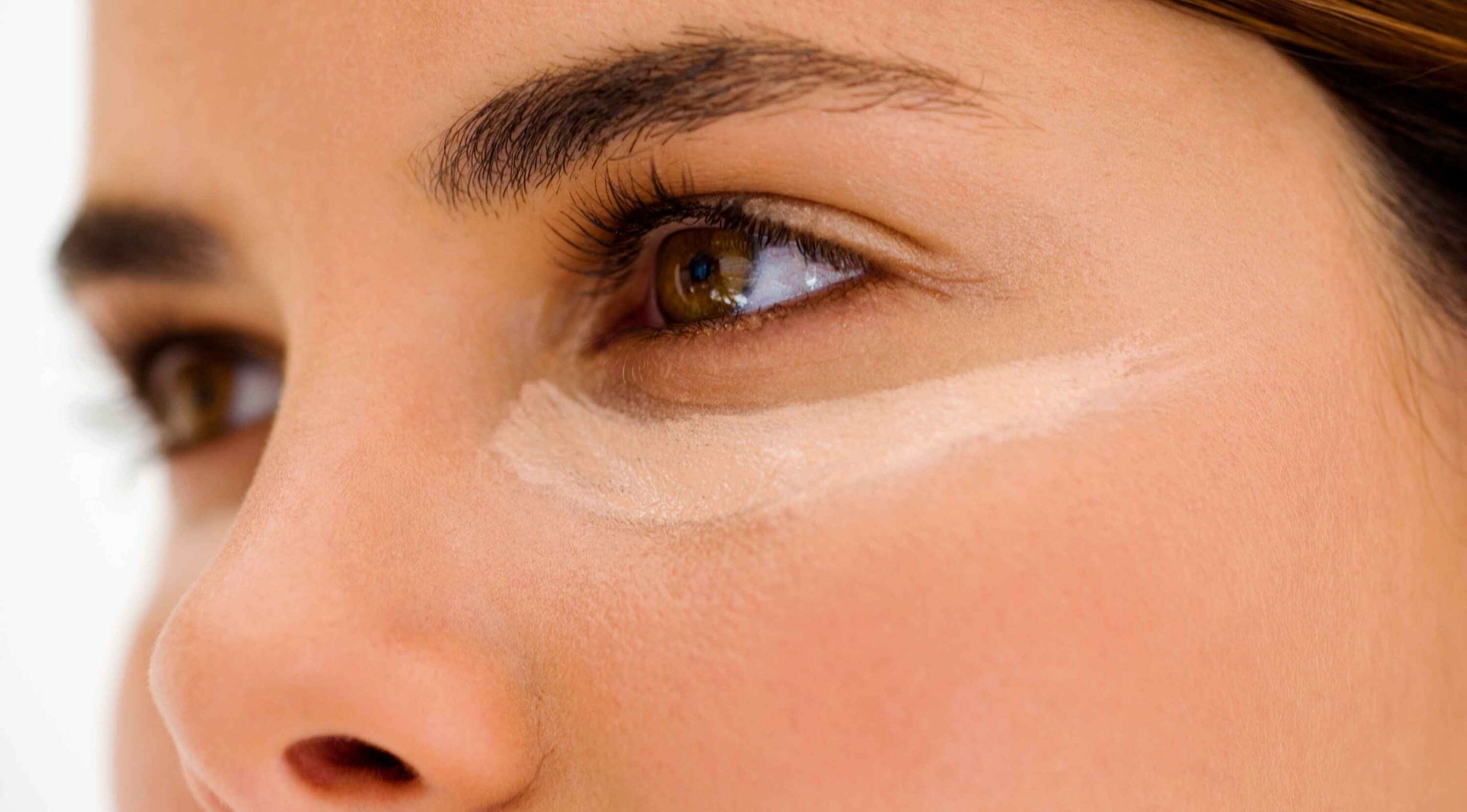 Pick the Right Concealer Shade as Per Your Face