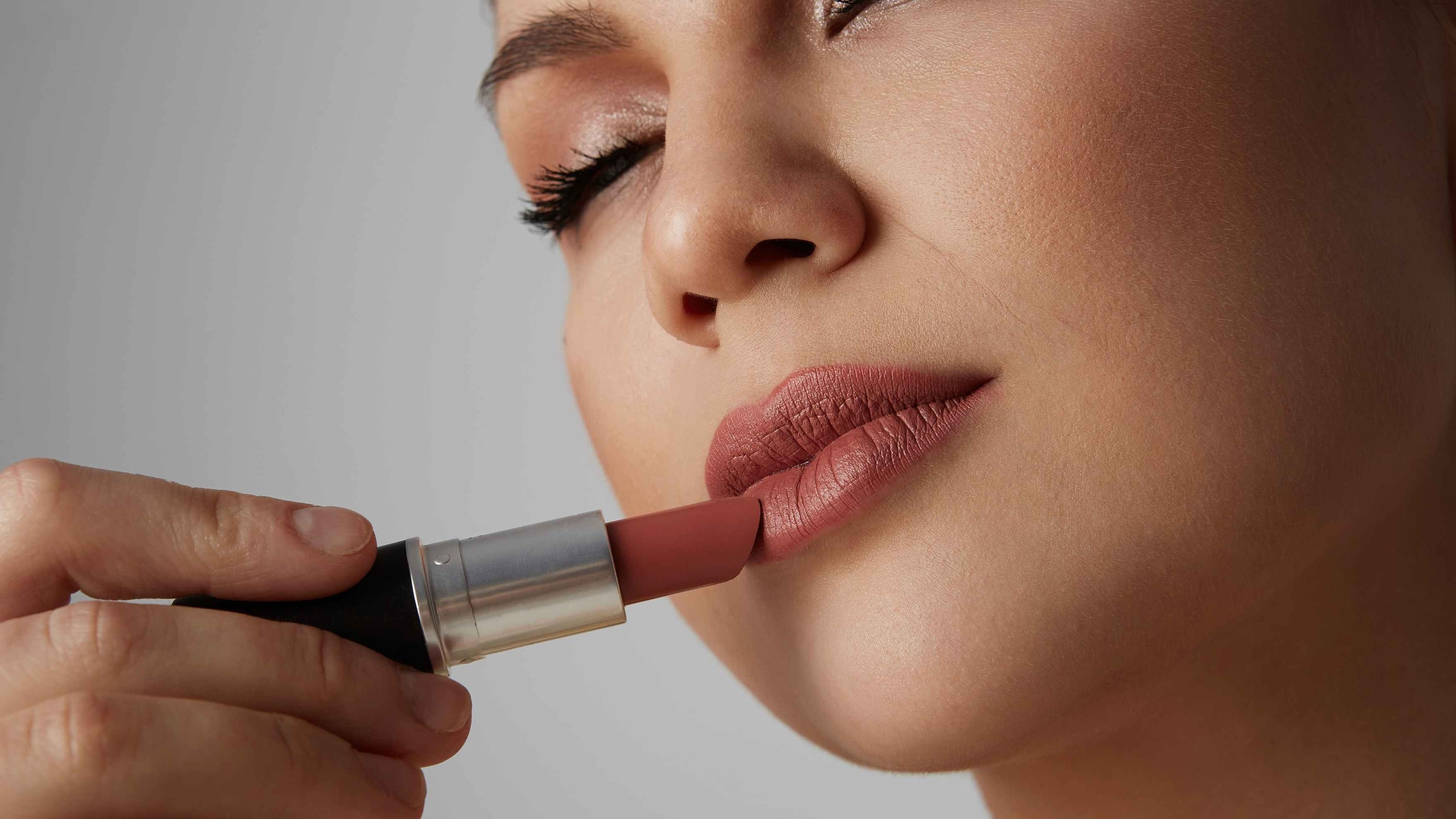 Application Tips: How to Apply Nude Lipsticks 