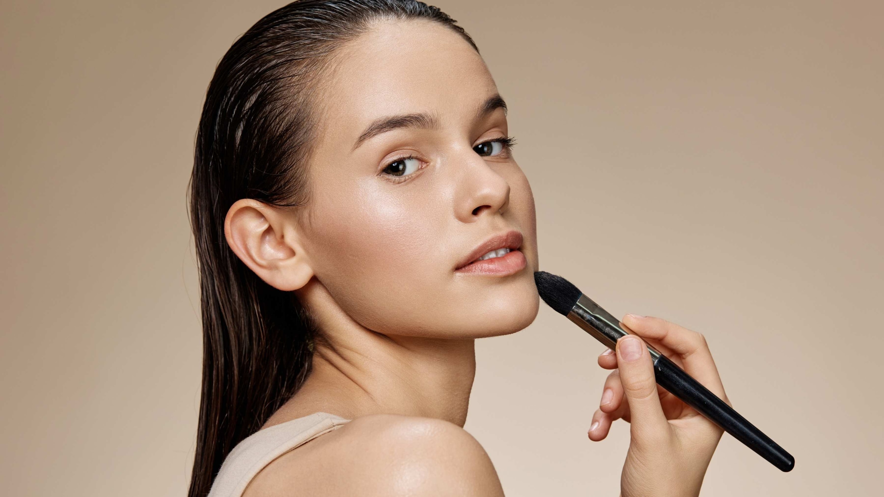 Image of Which Foundation Is Best for Oily Skin: Zero Grease Even in Humid Weather
