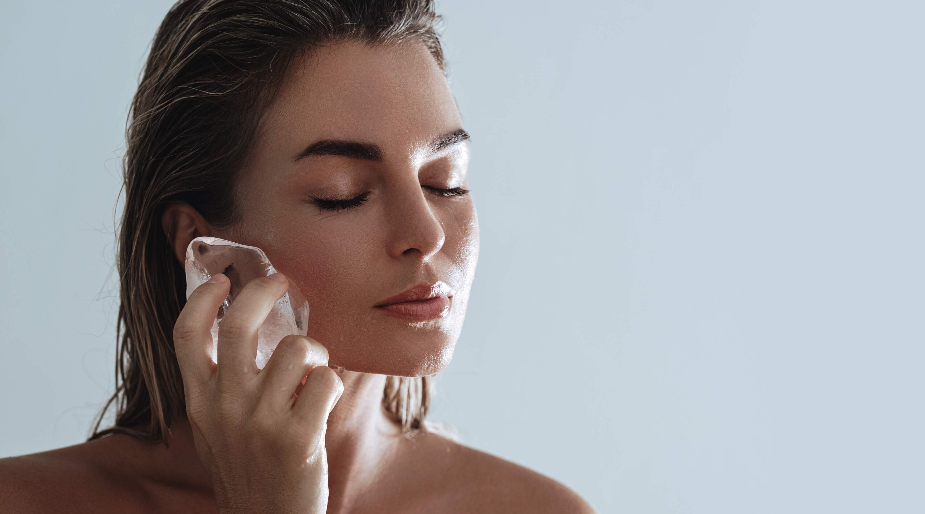 Benefits of Applying Ice on Face: A Dermatologist Reveals the Right Way to Do It