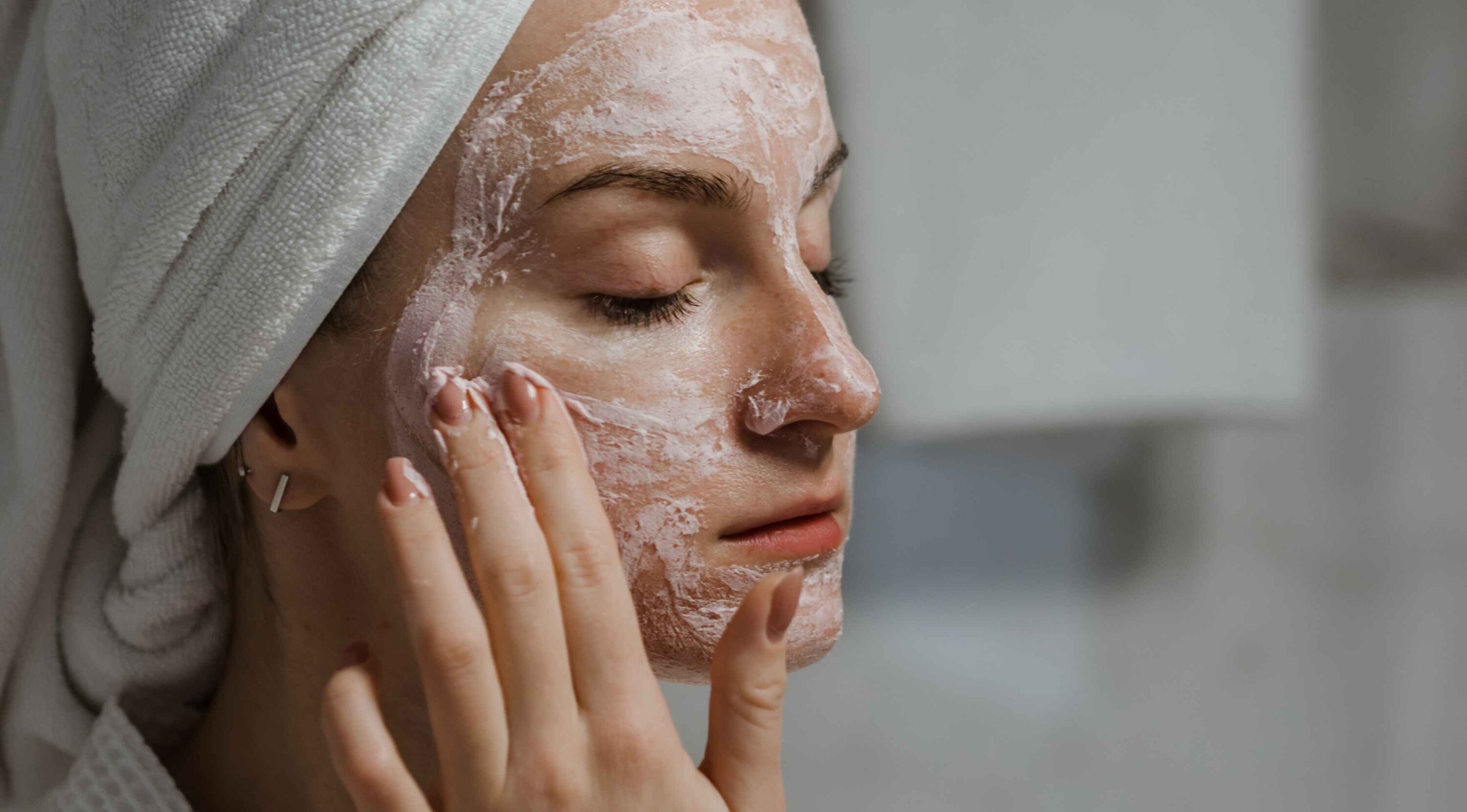 How to Apply a Rice Flour Face Pack