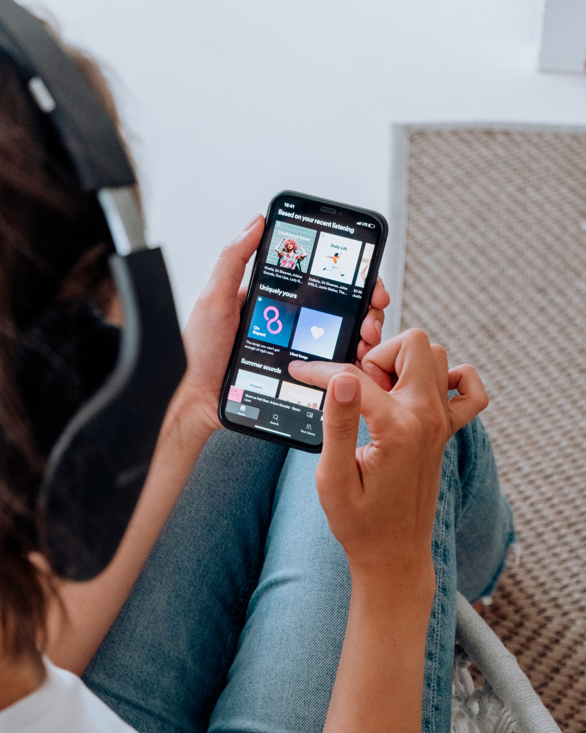 kado berkesan untuk wanita berupa custom playlist