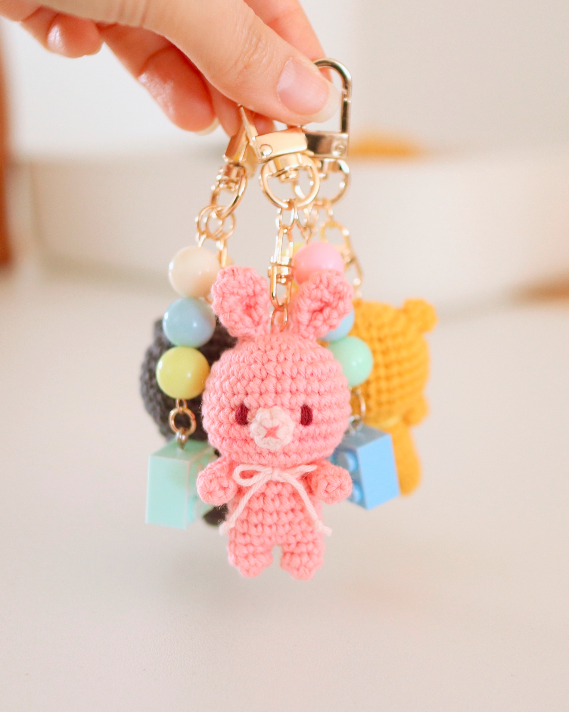 kado berkesan untuk wanita berupa keychain