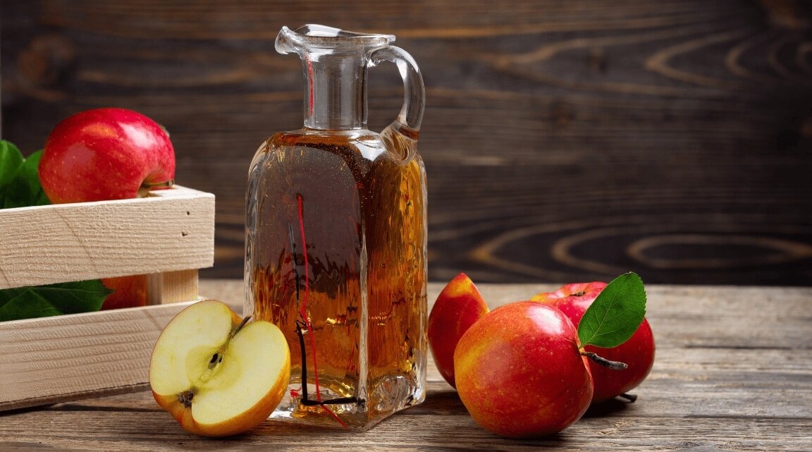 Here Are 7 Ways To Use Apple Cider Vinegar For Dandruff Treatment