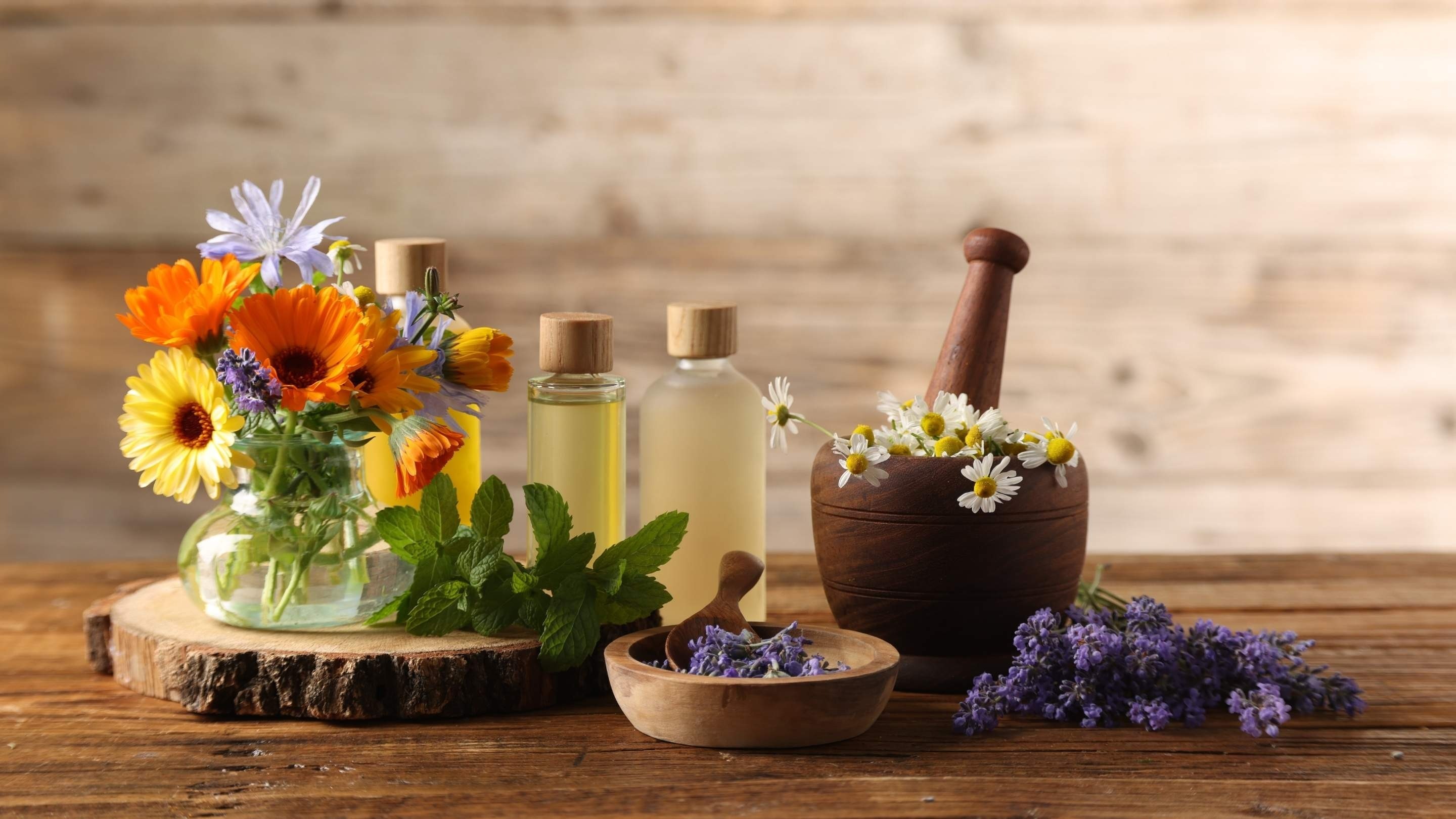 7 Best Essential Oils for Hair Growth and Thickness – Natural Solutions for Stronger Hair