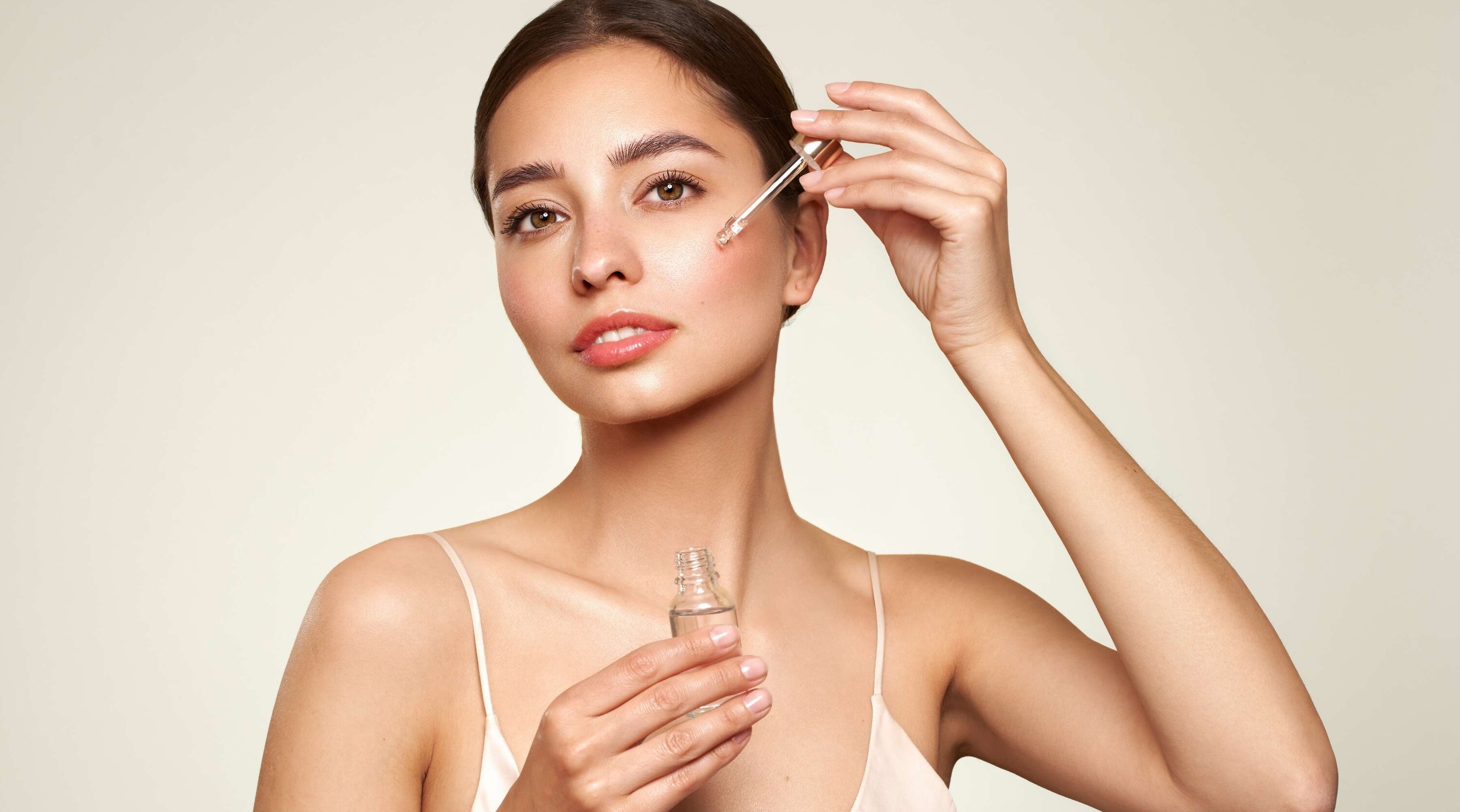 Face Serum Benefits and How to Use It for Glowing Skin