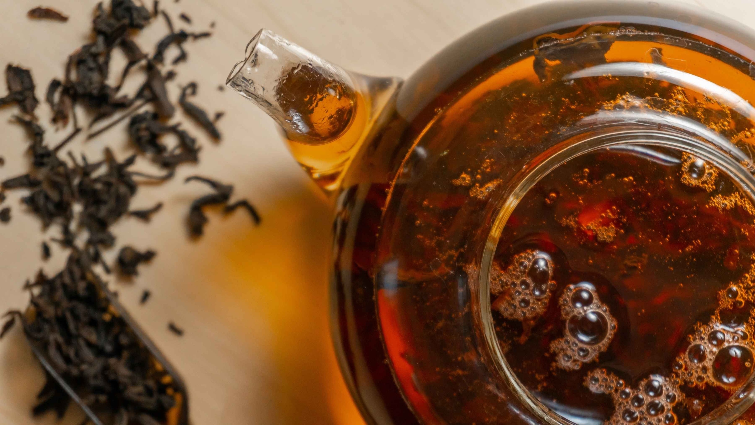 Black Tea Benefits for Skin: How It Enhances Your Glow & Top Uses
