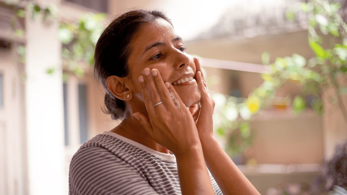 Are You Using the Right FaceWash for Oily Skin and Pimples?