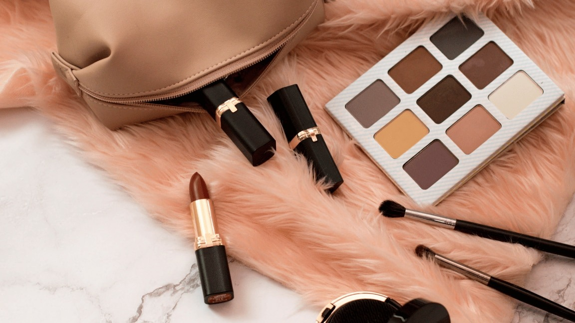Difference Between Fake and Original Makeup Products: How to Spot & Avoid Counterfeits