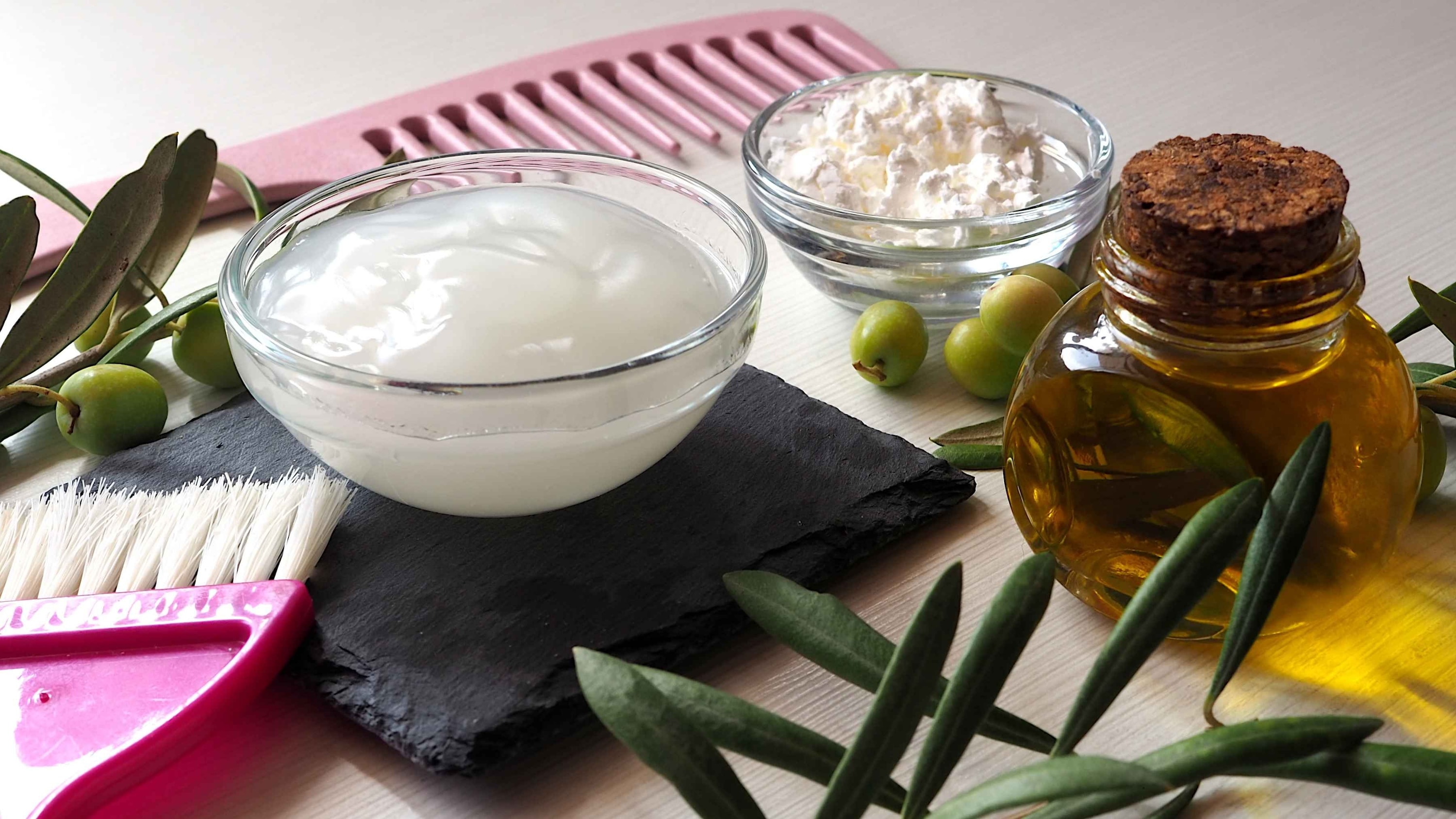 Image of How to Use a Hair Mask Correctly: 5 Dos and Don’ts for Smooth, Frizz-Free Hair