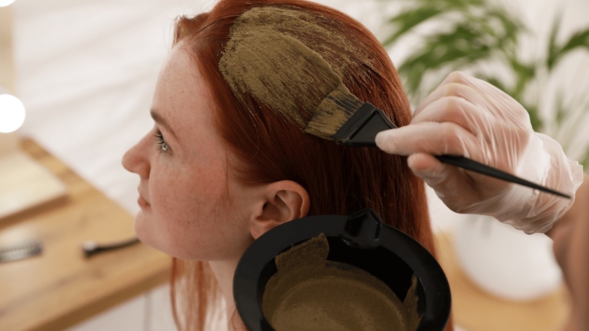 How to Apply Henna on Hair: Step-by-Step Guide for Maximum Colour