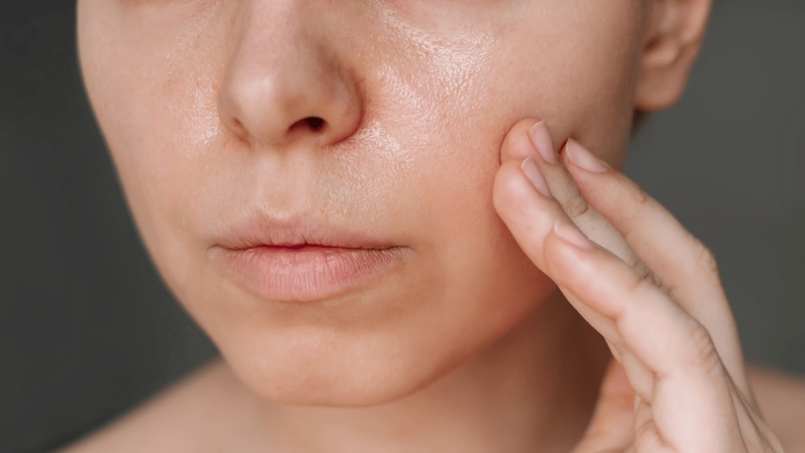 Sunscreen for Oily Skin: Ultimate Guide to Benefits & How to Use It