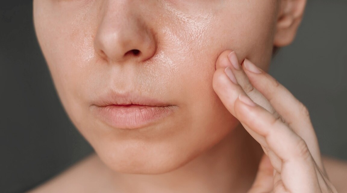 Sunscreen for Oily Skin: Ultimate Guide to Benefits & How to Use It