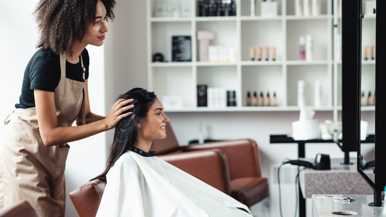 Smart Hairstyling Tricks to Conceal Gray Roots