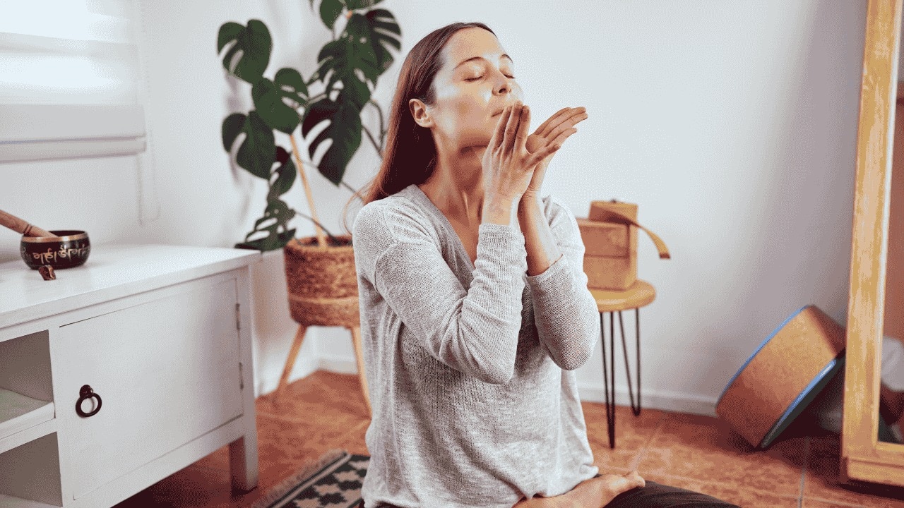 How Yoga Benefits the Skin to Look Younger