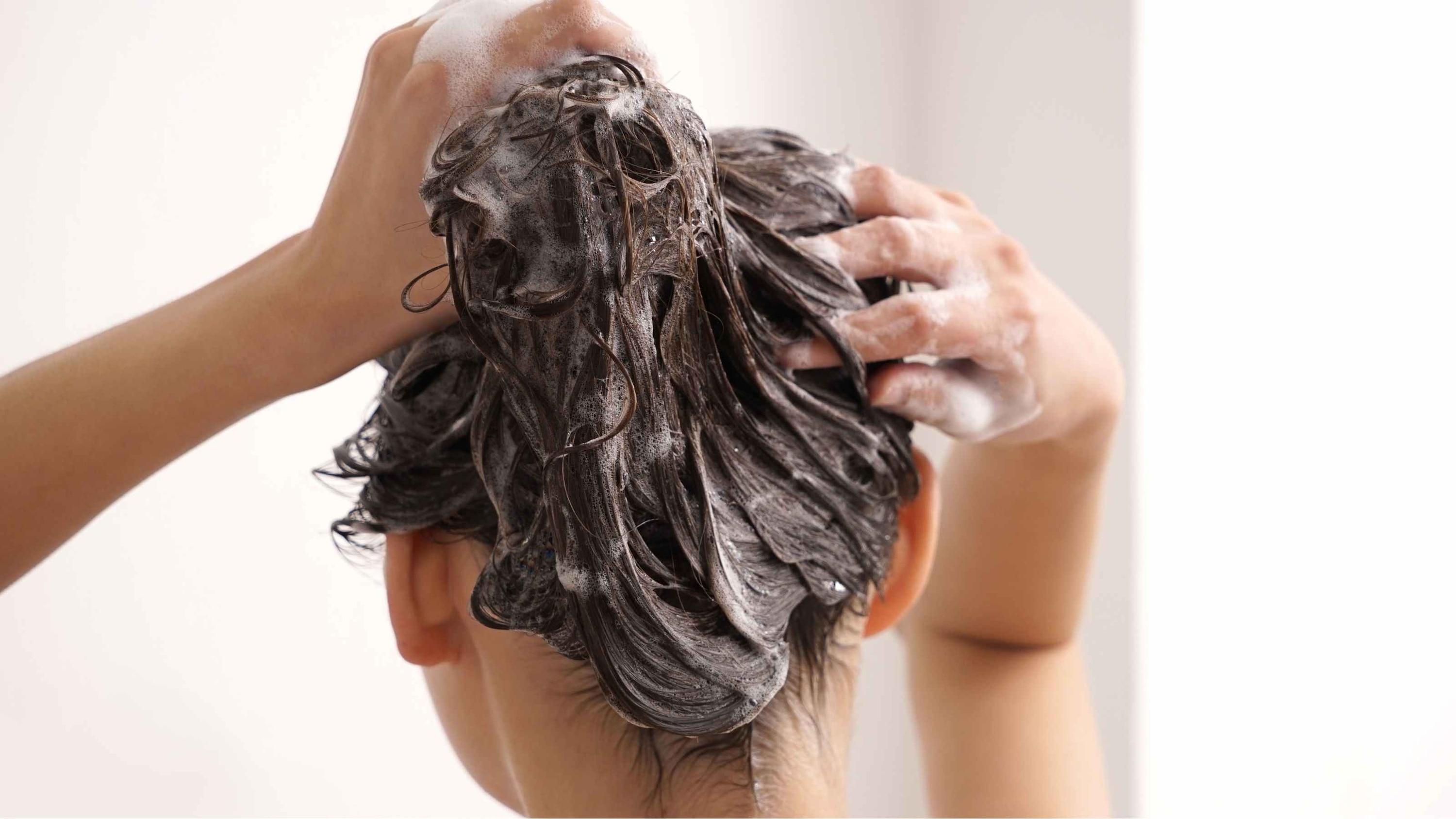 Avoid Frequent Washing to Prevent Dry Hair After Coloring