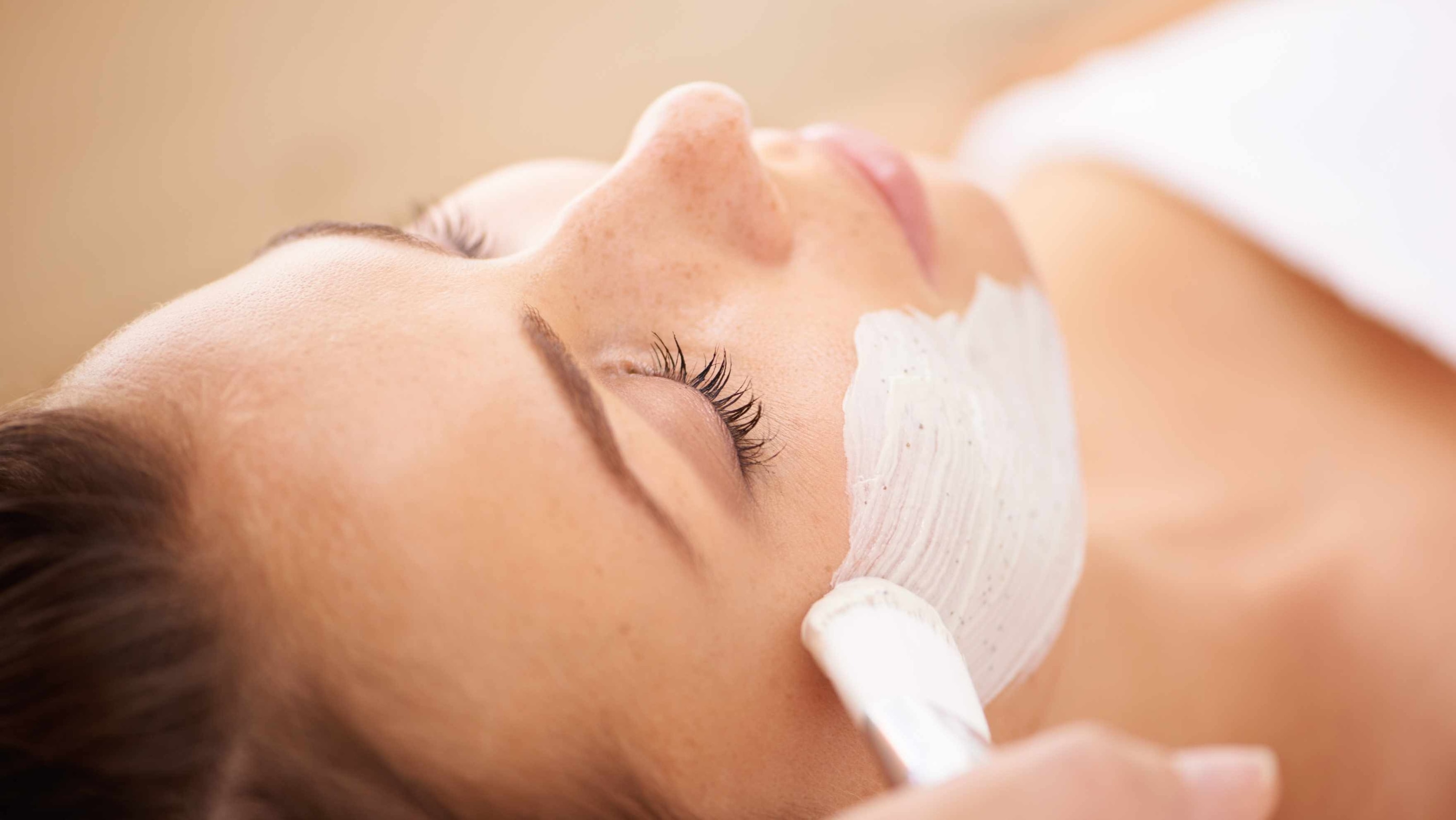 Benefits of a Deep Cleansing Facial at Home