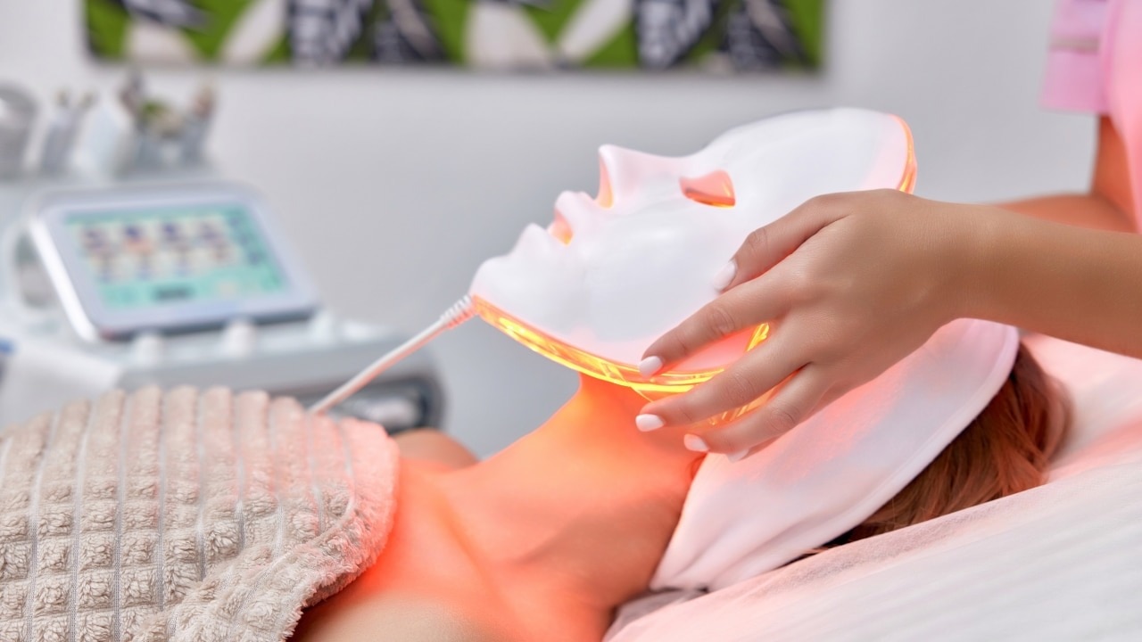 Use an LED light treatment_