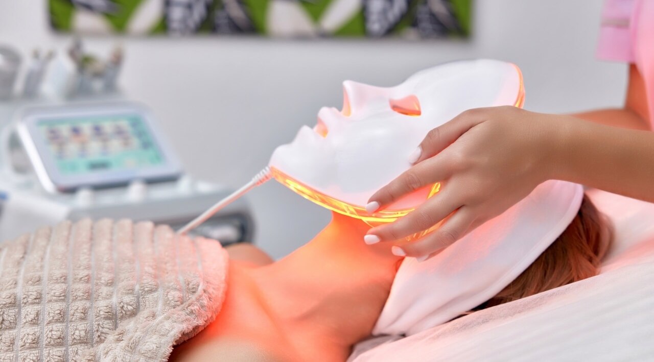 Use an LED light treatment_
