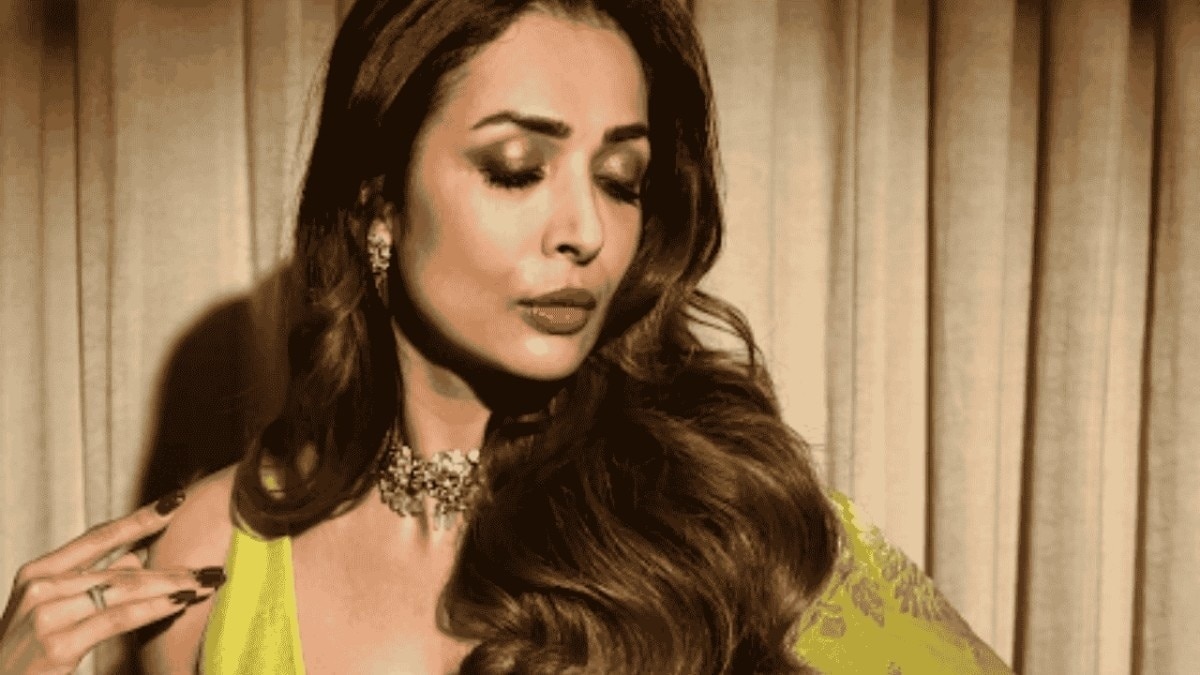 Yellow Outfit – Brown or Berry Lipstick
