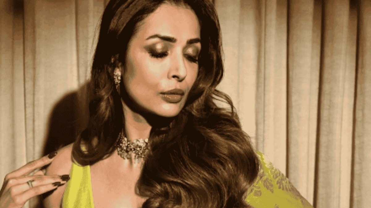 Yellow Outfit – Brown or Berry Lipstick