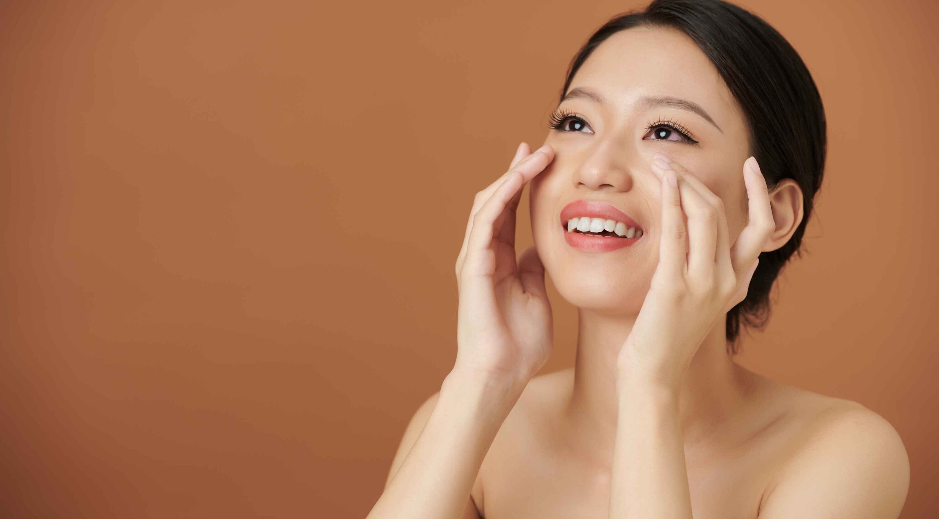 Brightens Skin and Fades Spot